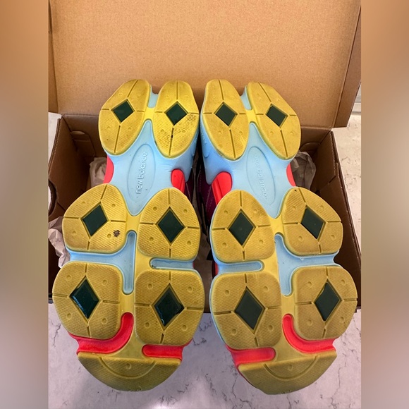 Like New Women’s Size 8.5 New Balance 9060 - Picture 7 of 9